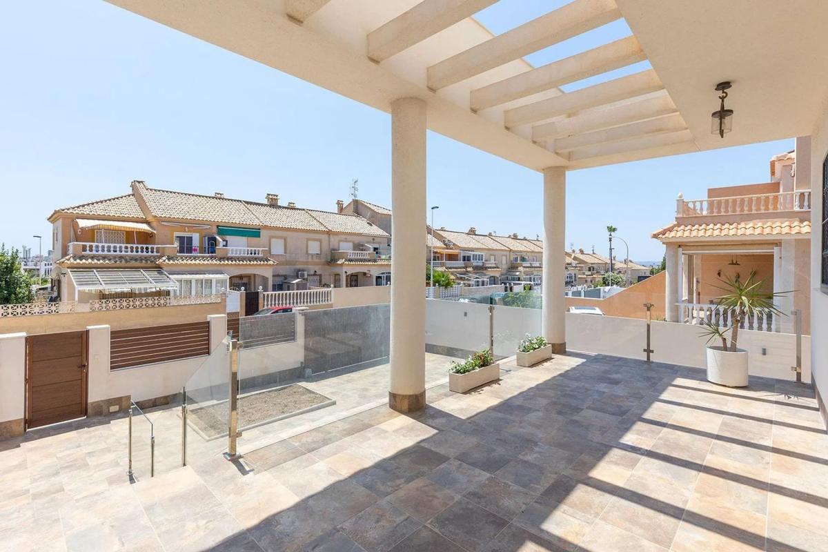 Properties for sale and rent in Spain photo 5