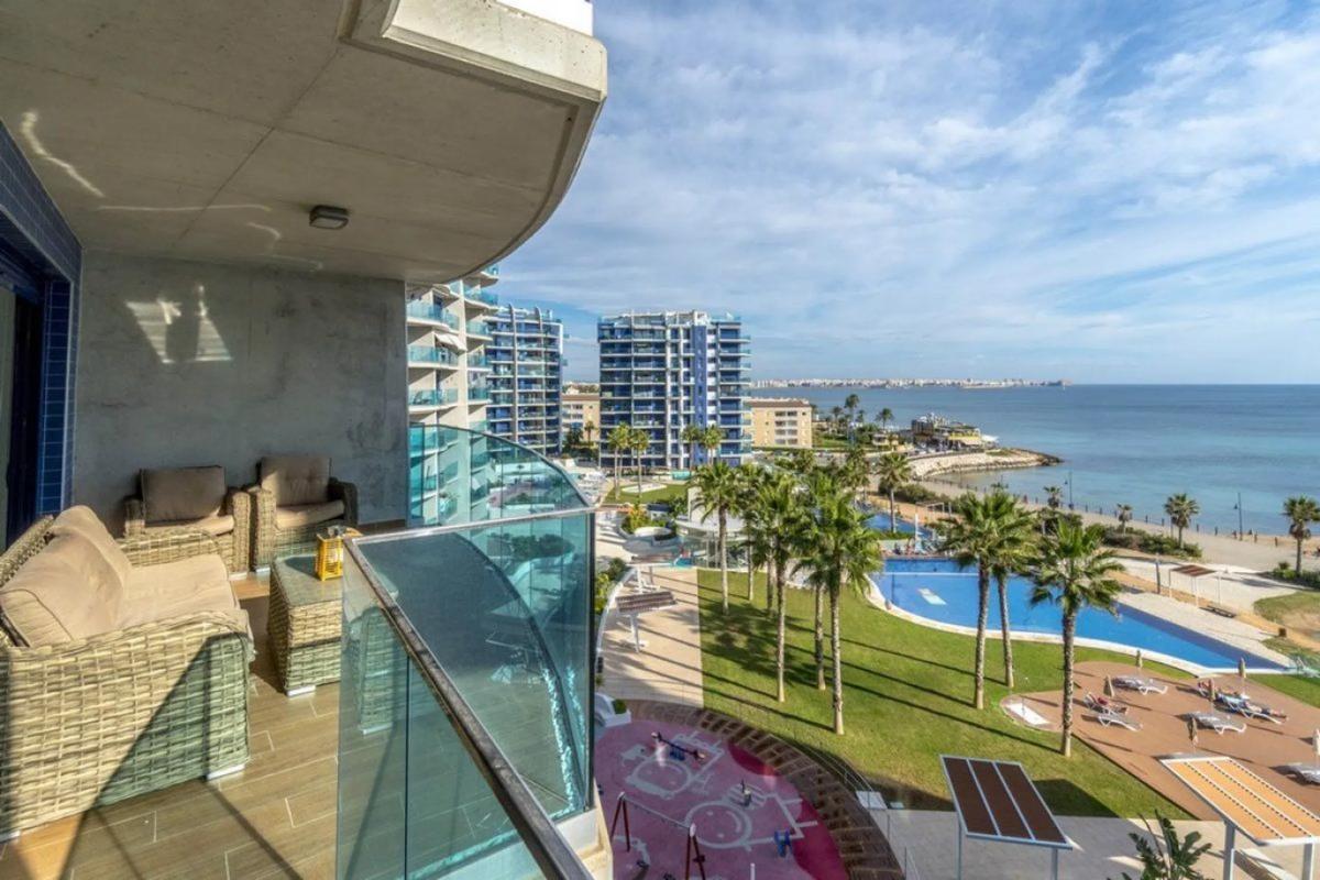 Venta de piso en punta prima, Torrevieja
photo 1