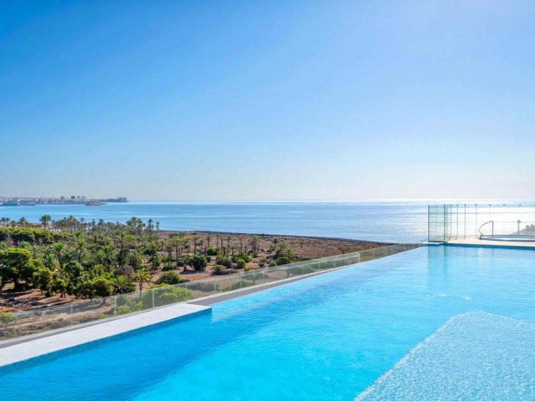 Venta de piso en punta prima, Torrevieja
photo 1