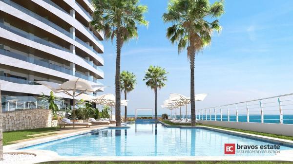 Piso en venta en Calle del Tornado, Torrevieja
thumbnail 2