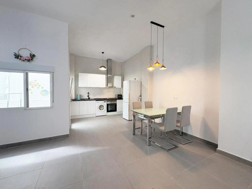Продажа квартиры на Calle de Martínez de Velasco, 6, Аликанте / Алакант
photo 2