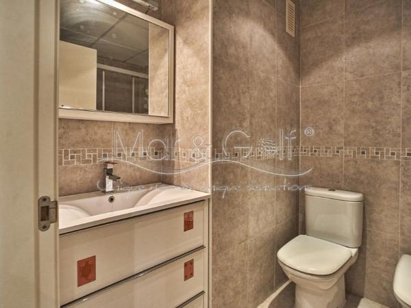 Квартира на продажу на  Calle Escultor José Gutierrez, Аликанте / Алакант photo 1