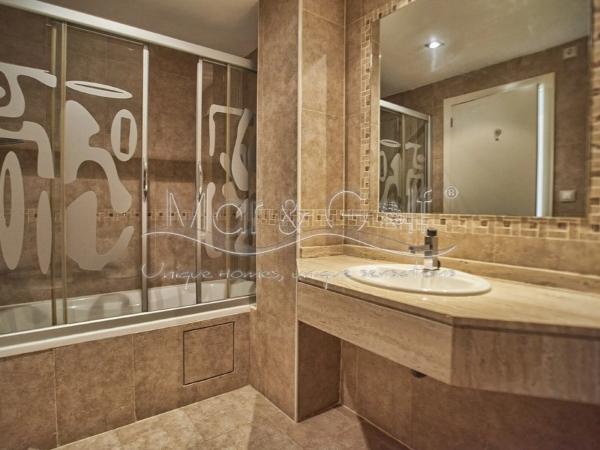 Квартира на продажу на  Calle Escultor José Gutierrez, Аликанте / Алакант photo 2