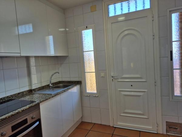 Chalet adosado en calle Gerona, 7 photo 2