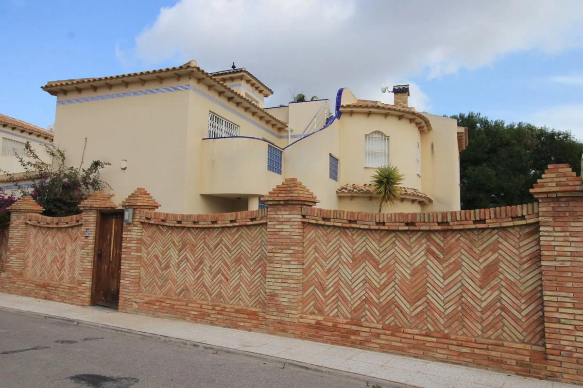 Properties for sale and rent in Spain photo 5