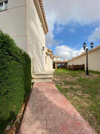 Casa independiente en calle Salvador Dalí, 18 photo 1
