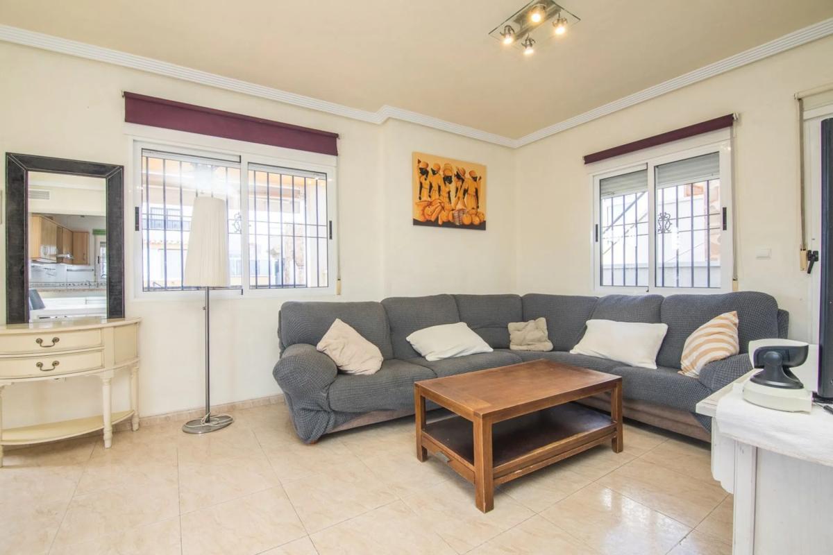 Продажа отдельного шале в  Calle Vicente Aracil s/n, Гуардамар-дель-Сегура photo 5
