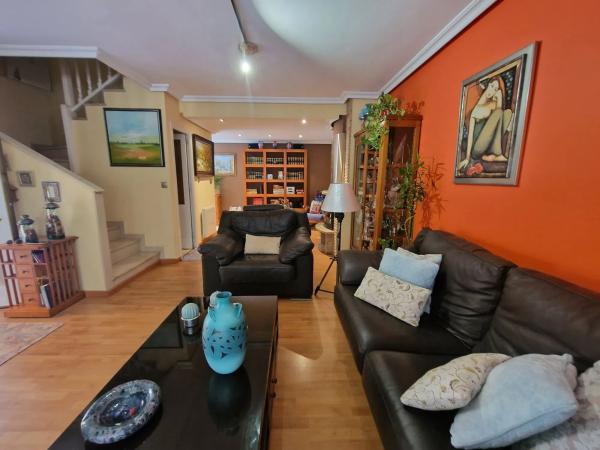 Chalet pareado en calle Pablo Neruda, 34 photo 1