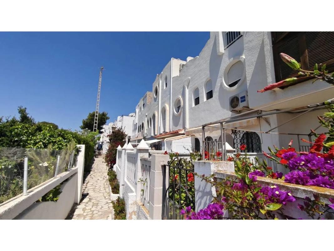 Sale of independent chalet in Calle Pla de l'Amerador, El Campello
 photo 2