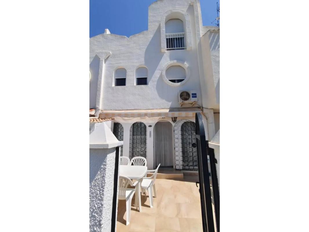 Sale of independent chalet in Calle Pla de l'Amerador, El Campello
 photo 4