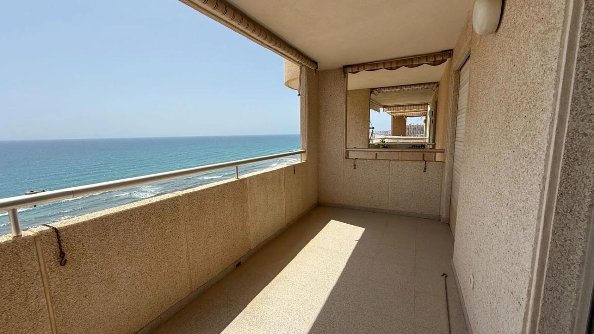 Sale of apartment in Calle de Xinorlet, El Campello
 photo 2