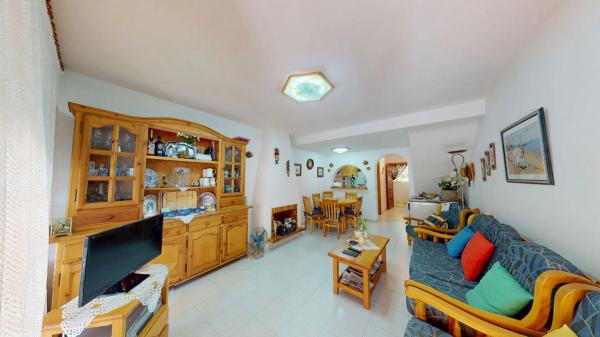 Chalet adosado en calle d'Oriola thumbnail 2