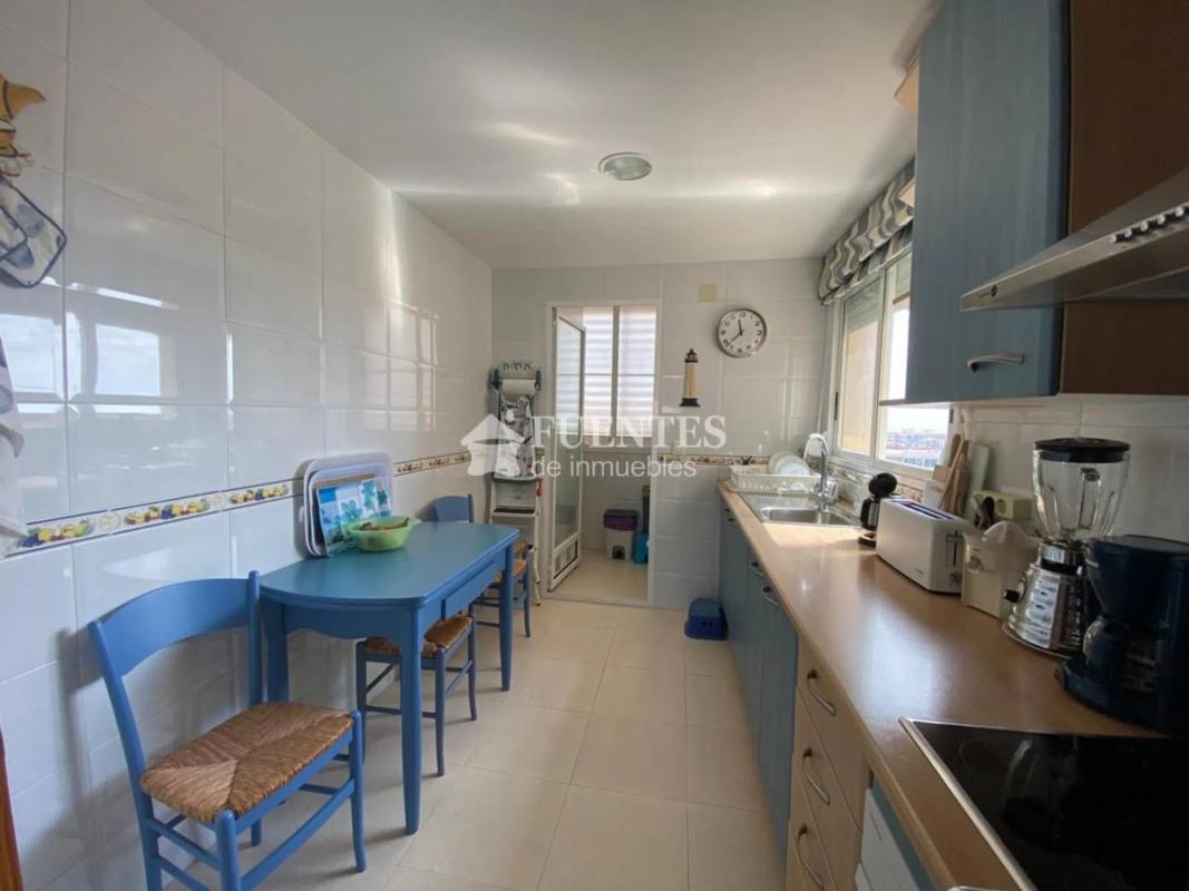 Sale of apartment in Avenida del Fabraquer, El Campello
photo 2