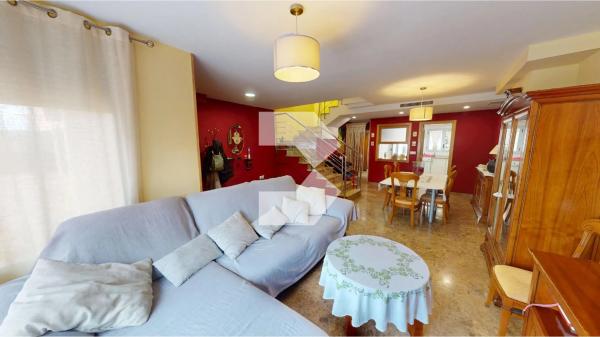 Chalet adosado en calle Serra de Bèrnia thumbnail 2