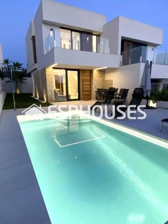 Chalet pareado photo 1
