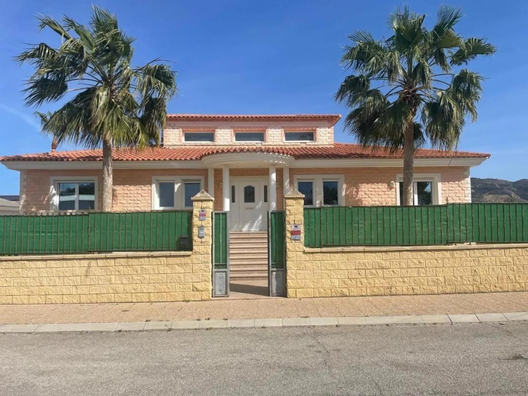 Properties for sale and rent in Spain photo 1