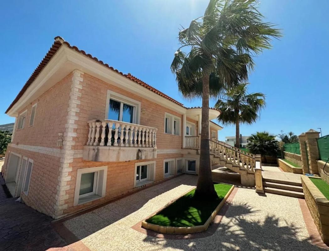 Properties for sale and rent in Spain photo 2