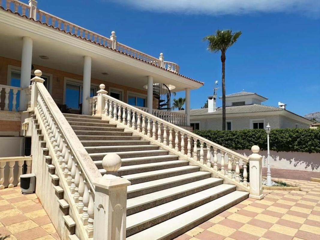 Properties for sale and rent in Spain photo 3