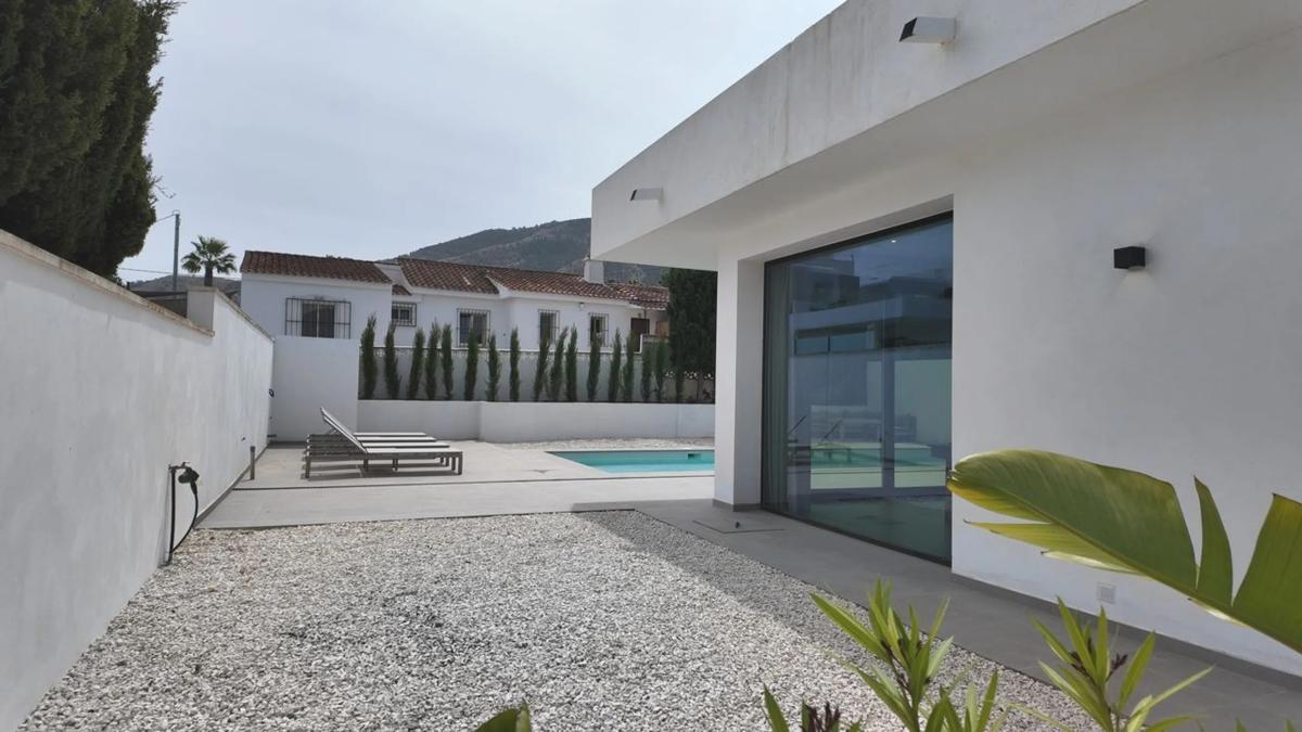 Sale of independent chalet in L'Albir, Alfaz del Pi
photo 2