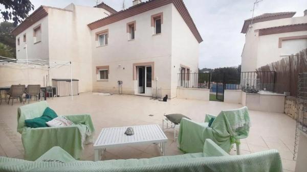 Chalet adosado en calle Riu Guadiana thumbnail 1