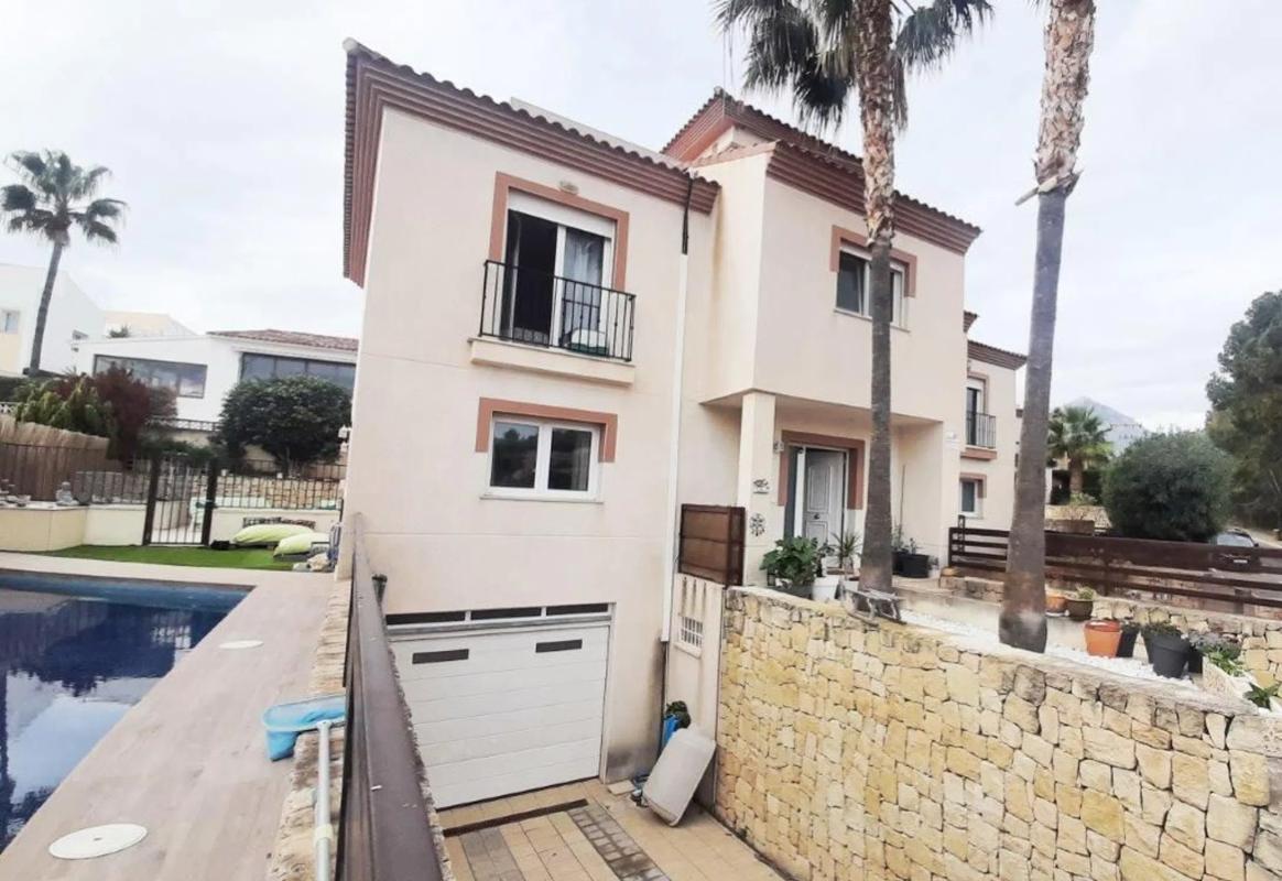 Properties for sale and rent in Spain photo 3