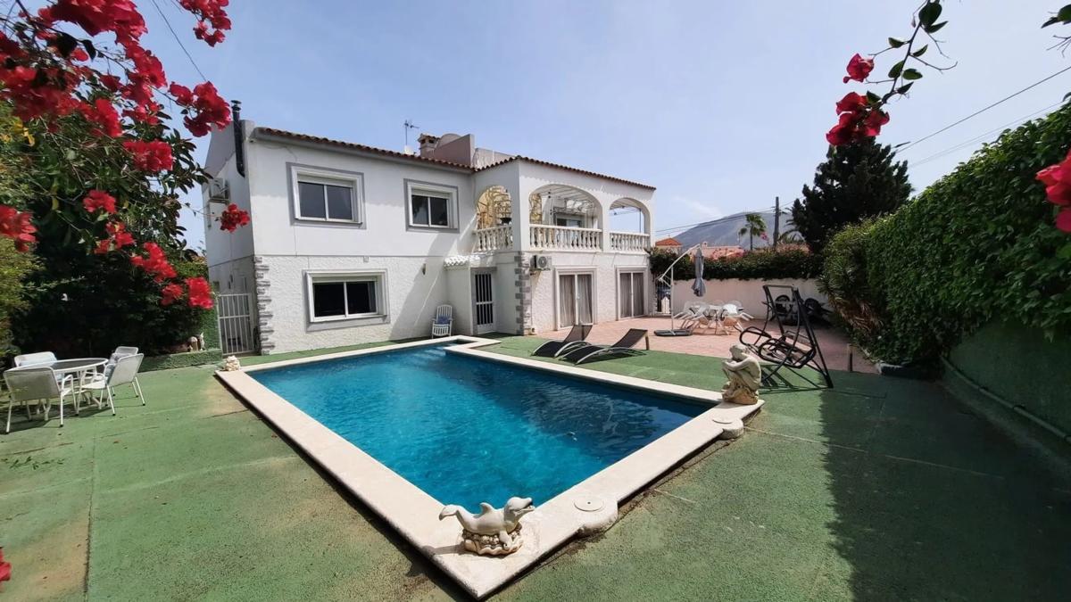 Sale of independent chalet in Alfaz del Pi Pueblo-Urbanizaciones, Alfaz del Pi
photo 3