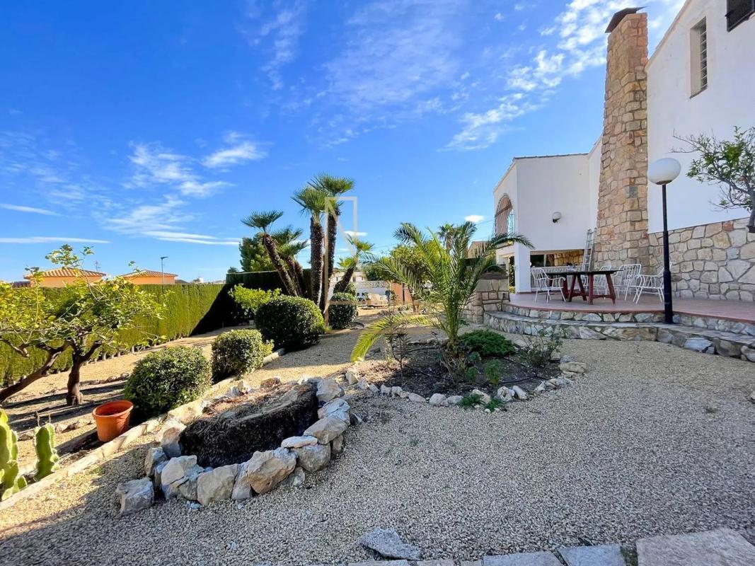 Properties for sale and rent in Spain photo 2