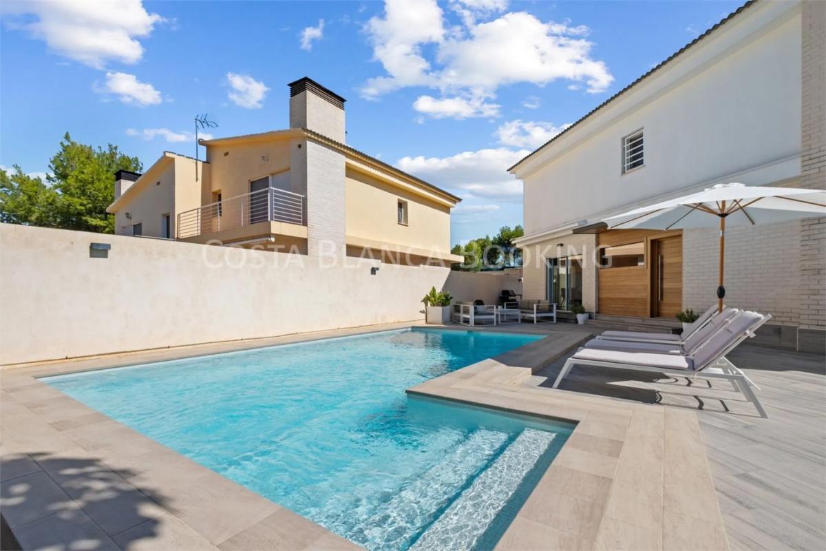 Properties for sale and rent in Spain photo 3