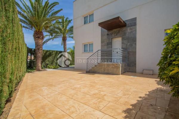 Chalet pareado en calle els Arcs thumbnail 2