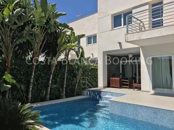Chalet pareado en calle els Arcs thumbnail 2