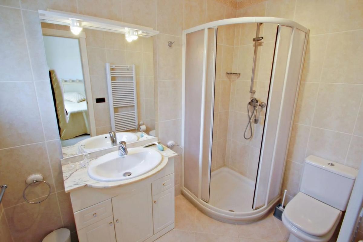 Propiedades en venta y alquiler en España photo 1