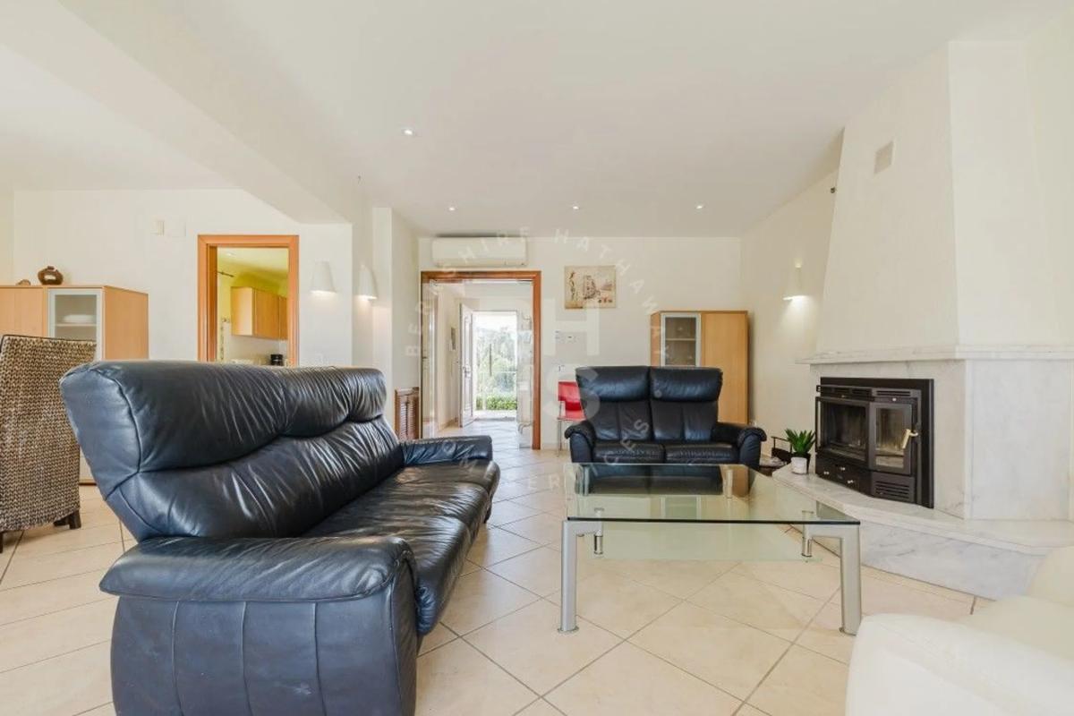 Properties for sale and rent in Spain photo 3