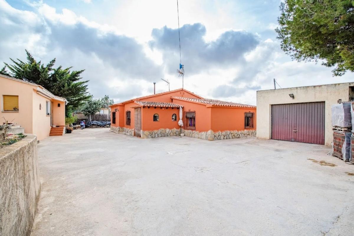 Sale of independent chalet in Benissa pueblo, Benissa
photo 3