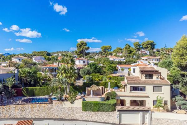 Chalet independiente en venta en Cala Advocat - Baladrar, Benissa
 photo 1