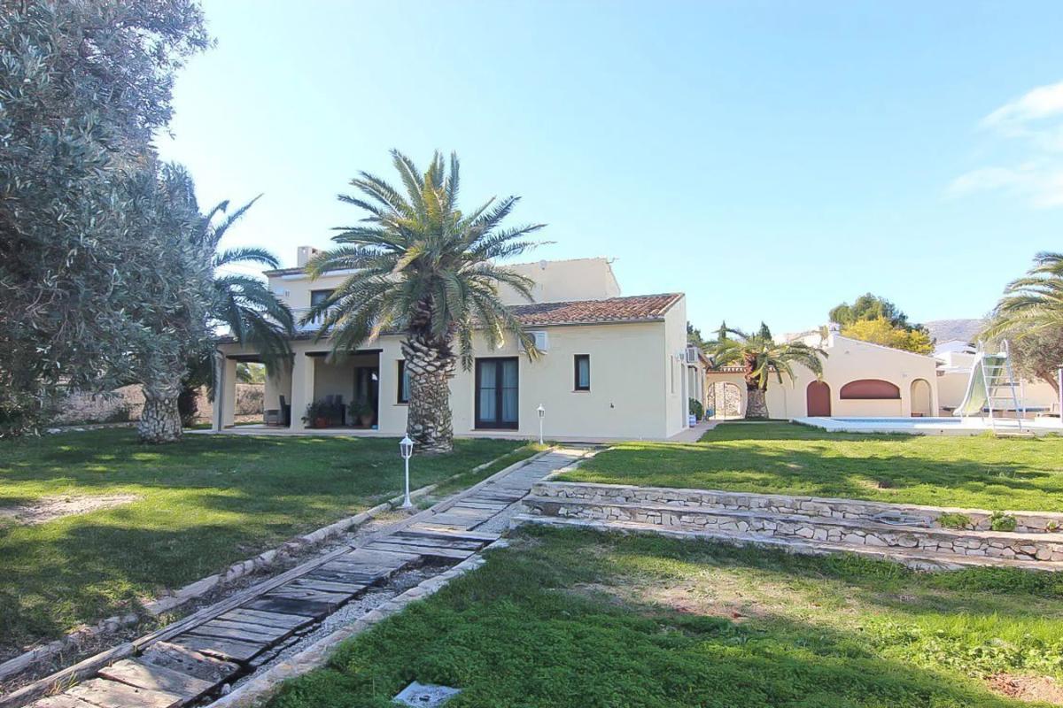Sale of independent chalet in Benissa pueblo, Benissa
photo 2