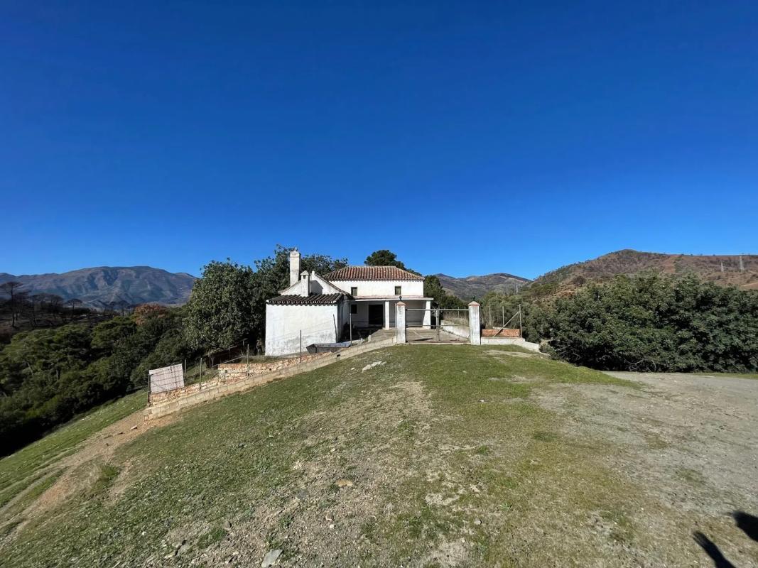 Terreno en venta en Estepona, Malaga photo 1