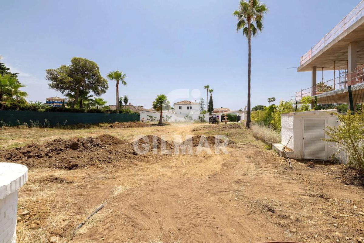 Terreno en venta en Estepona, Malaga photo 1
