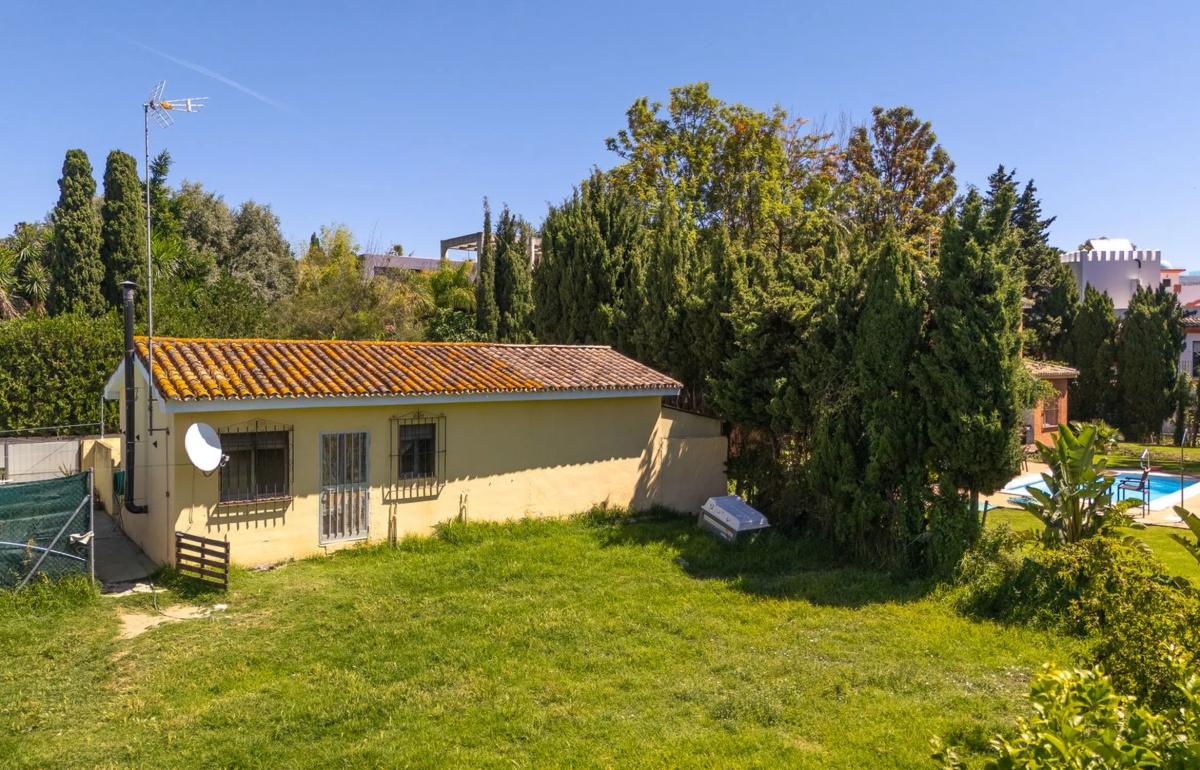 Terreno en venta en Estepona, Malaga photo 2