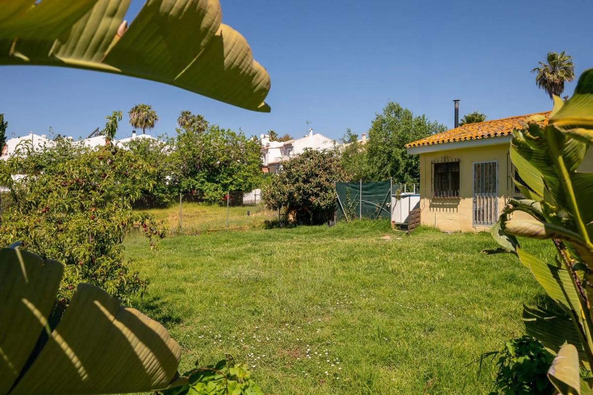 Terreno en venta en Estepona, Malaga photo 3