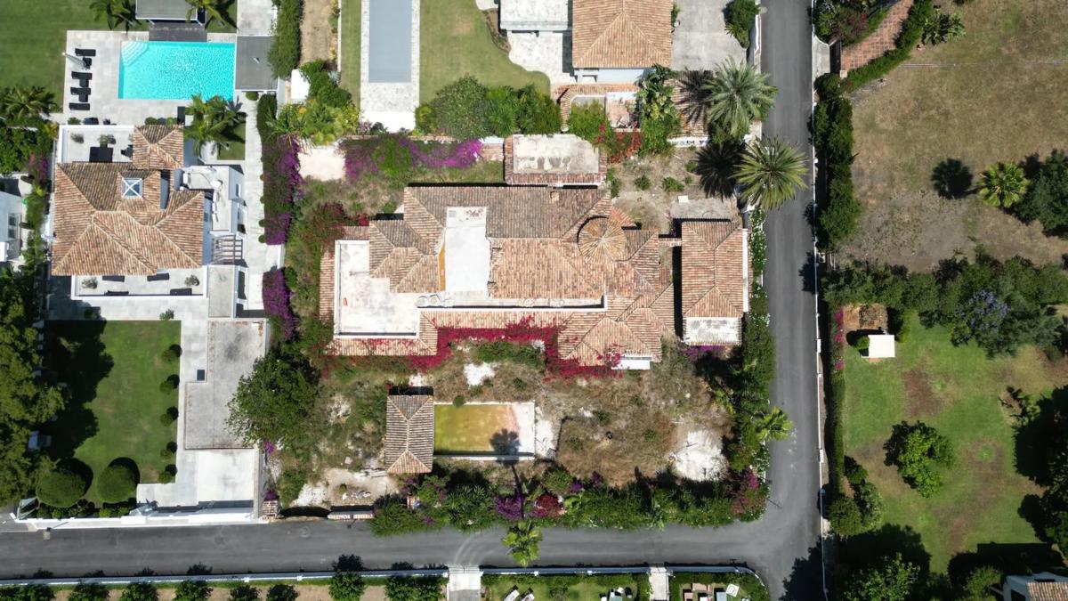 Terreno en venta en Estepona, Malaga photo 1