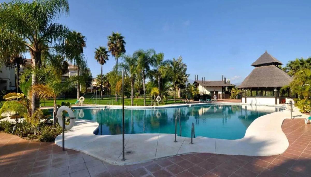 Terreno en venta en Estepona, Malaga photo 1