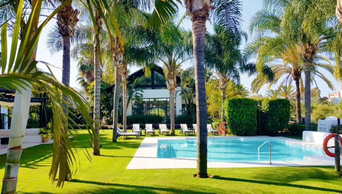 Terreno en venta en Estepona, Malaga photo 2