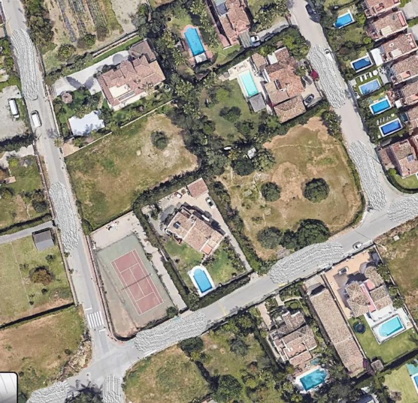 Terreno en venta en Estepona, Malaga photo 2
