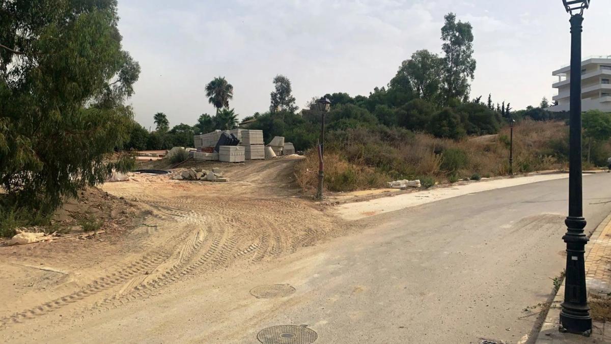 Terreno en venta en Estepona, Malaga photo 1