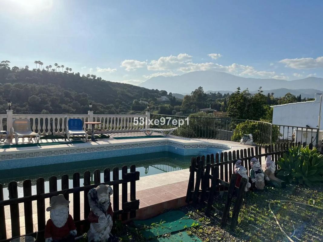 Land for sale in Estepona, Malaga photo 1