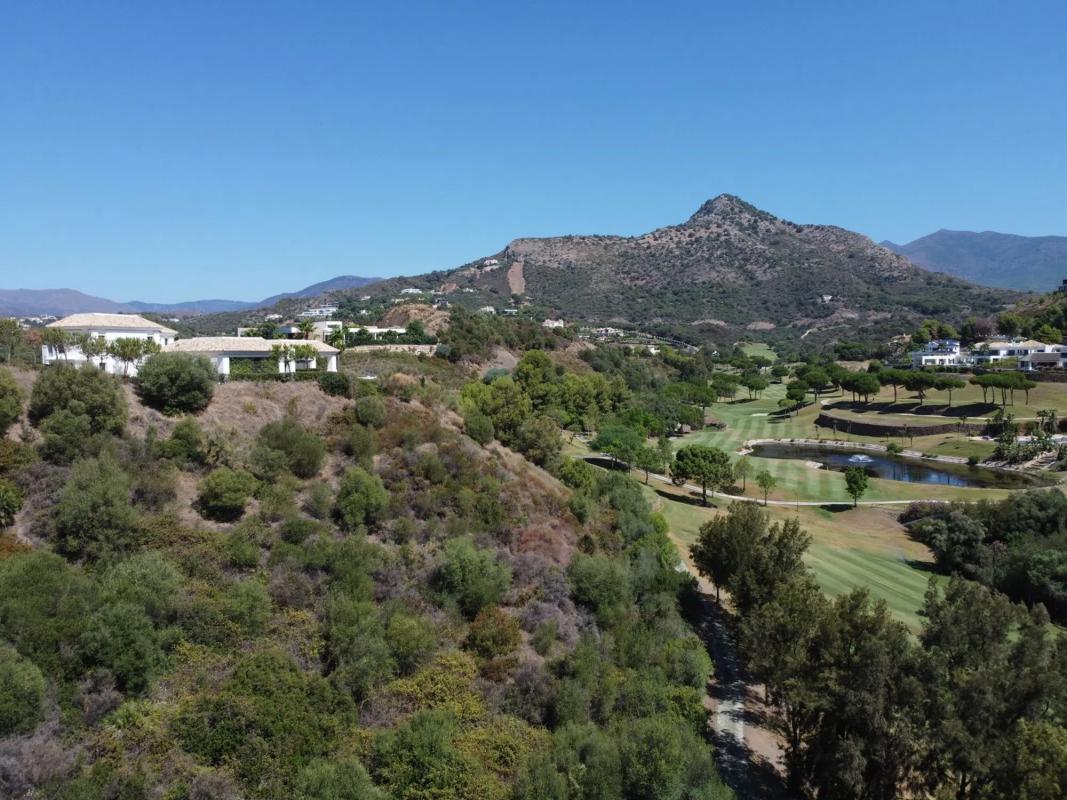 Terreno en venta en Benahavís, Malaga photo 2