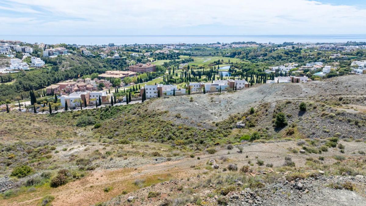 Terreno en venta en Benahavís, Malaga photo 1