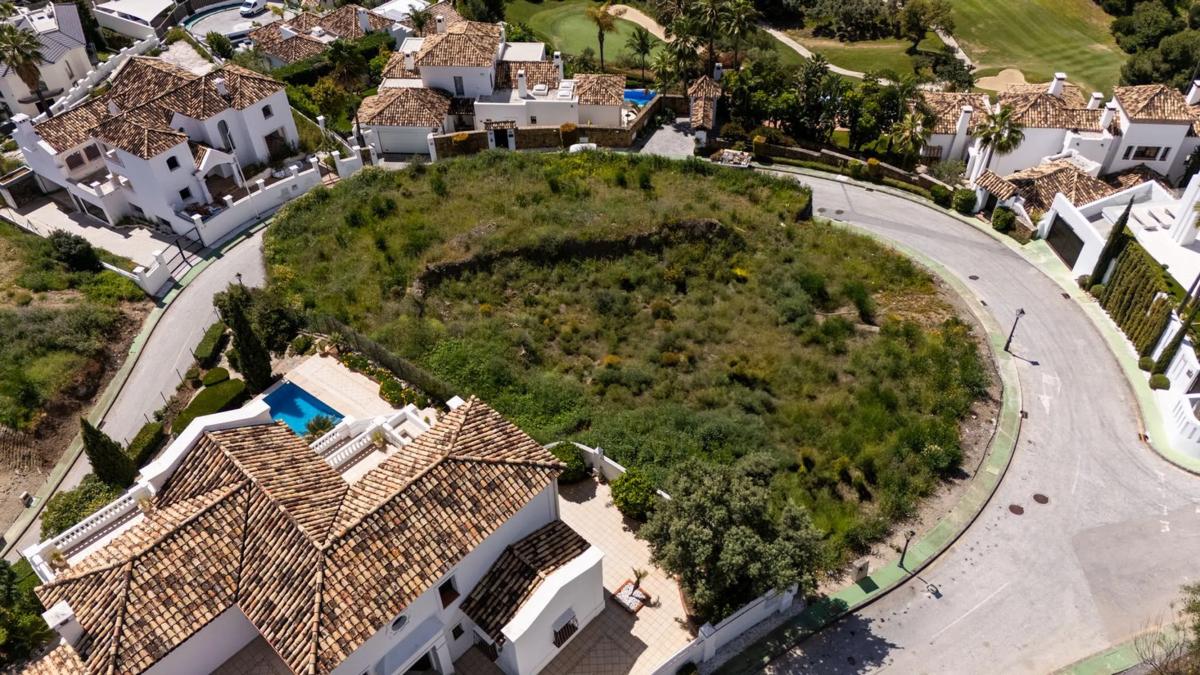 Terreno en venta en Benahavís, Malaga photo 1