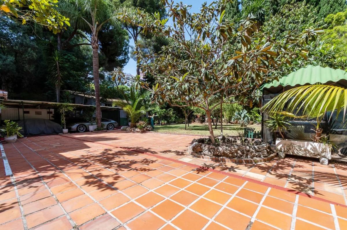 Terreno en venta en Marbella, Malaga photo 1