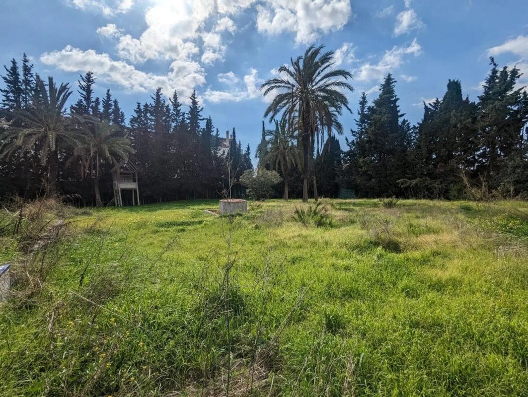 Terreno en venta en Marbella, Malaga photo 1